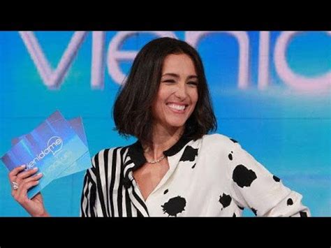 «Schifo totale»: Caterina Balivo presa di mira per questa foto。